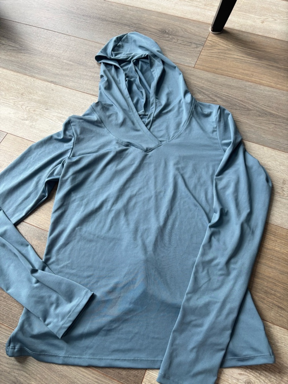 lululemon athletica Lightweight Hooded Long Sleeve Tee in Slate Blue